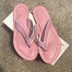Lilly Pulitzer Scalloped Leather Flat Pink Sandal. Size 9